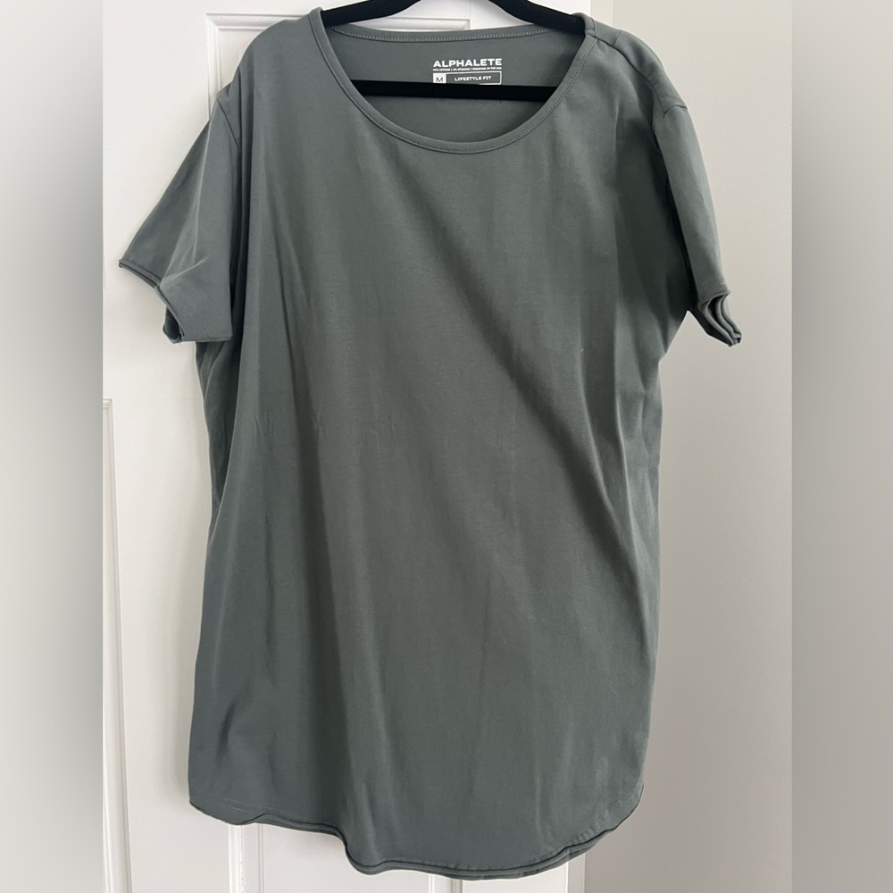 Alphalete Men’s Gray Short Sleeve Lifestyle Tee